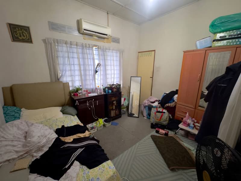 Rumah Teres 1 Tingkat untuk Dijual di Seksyen 14 (Petaling Jaya) - Ali Idris - Bedroom - PropertyGuru.com.my