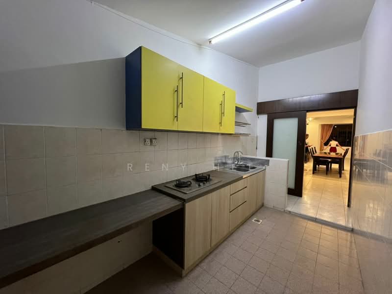1.5-storey Terraced House for Sale in Taman Pelangi Indah (Ulu Tiram) - Reny Hee - Kitchen - PropertyGuru.com.my