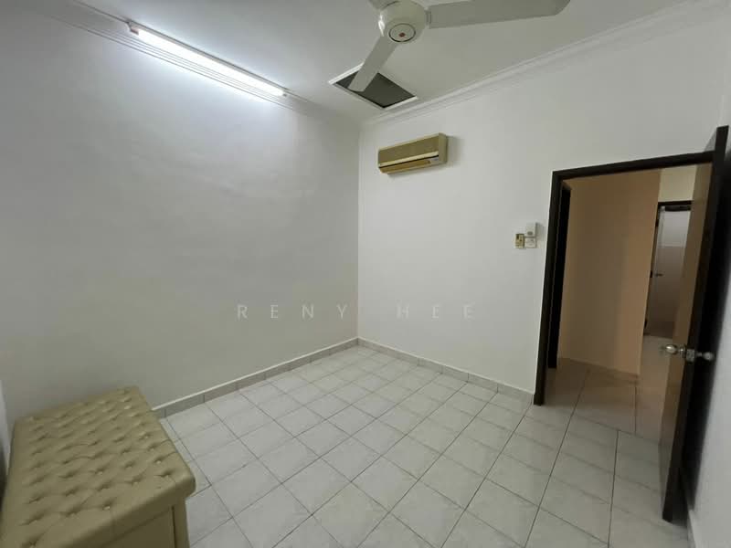 1.5-storey Terraced House for Sale in Taman Pelangi Indah (Ulu Tiram) - Reny Hee - Interior - PropertyGuru.com.my