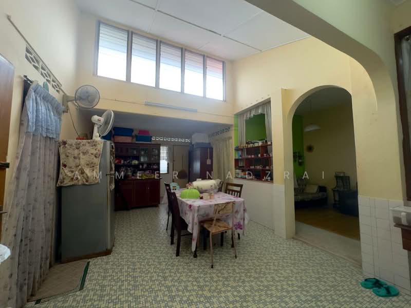 Rumah Teres 1 Tingkat untuk Dijual di Seksyen 14 (Petaling Jaya) - Ammeer Nadzrai - Dining Room - PropertyGuru.com.my