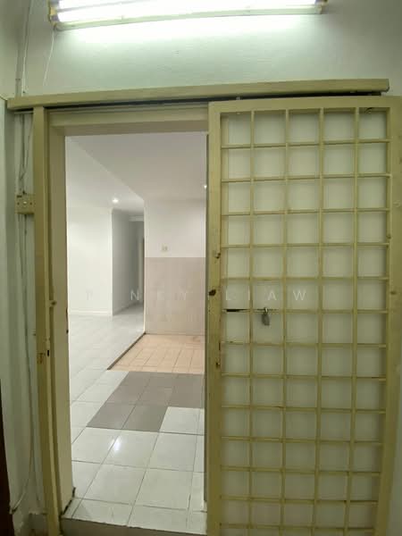 Kondominium untuk Dijual di Ridzuan Condominium - Pinky Liaw - Entrance - PropertyGuru.com.my