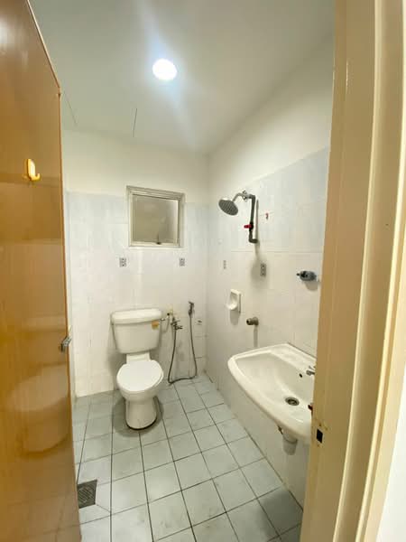 Kondominium untuk Dijual di Ridzuan Condominium - Pinky Liaw - Bathroom - PropertyGuru.com.my