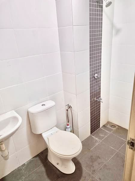 Apartment for Sale at Camelia Court - Baxter Lim - Bathroom - PropertyGuru.com.my