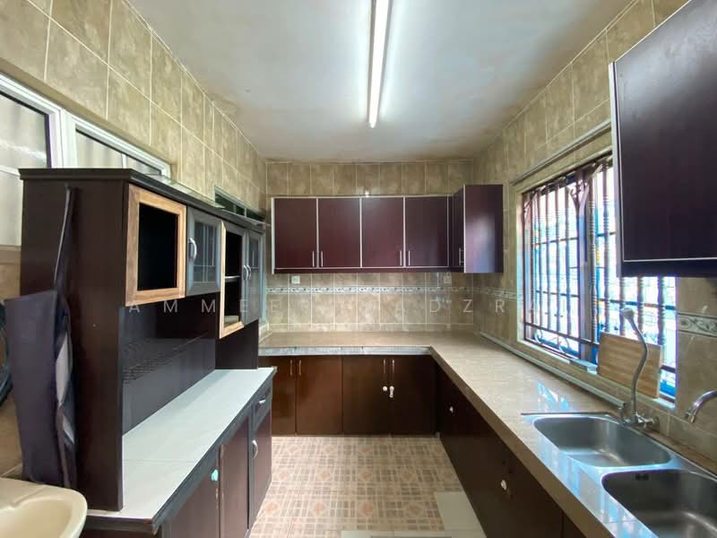 2-storey Terraced House for Sale in Taman Seri Mewah (Kajang) - Ammeer Nadzrai - Kitchen - PropertyGuru.com.my