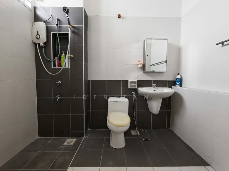 Rumah Berkembar untuk Dijual di Johor Bahru (Johor) - Iden Tan - Bathroom - PropertyGuru.com.my