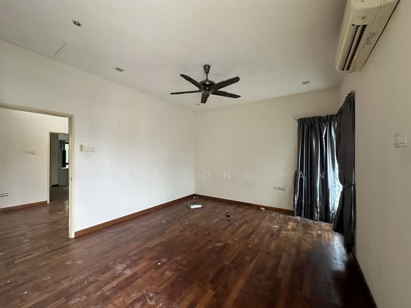 Townhouse for Sale in 16 Sierra (Puchong) - Chin Thong Pan - Living Room - PropertyGuru.com.my