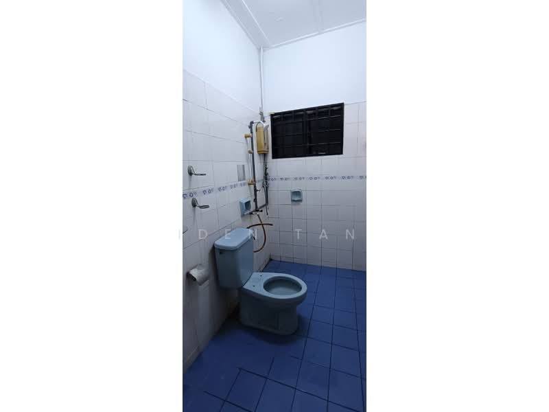 1-storey Terraced House for Sale in Taman Putri Kulai (Kulai) - Iden Tan - Bathroom - PropertyGuru.com.my