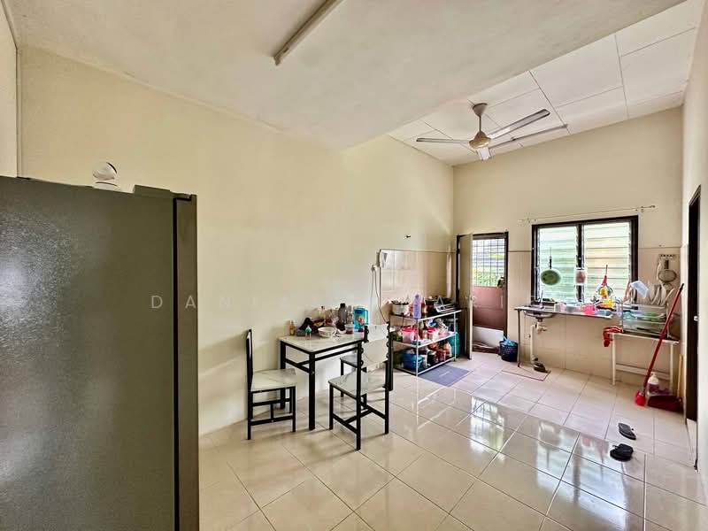 Rumah Teres 1 Tingkat untuk Dijual di Jalan Kebun (Klang) - Danial Zharif - Kitchen - PropertyGuru.com.my