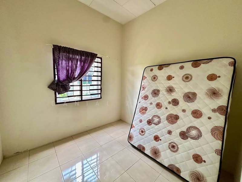 Rumah Teres 1 Tingkat untuk Dijual di Jalan Kebun (Klang) - Danial Zharif - Bedroom - PropertyGuru.com.my