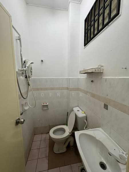 1-storey Terraced House for Sale in Bukit Indah (Iskandar Puteri (Nusajaya)) - Iden Tan - Bathroom - PropertyGuru.com.my