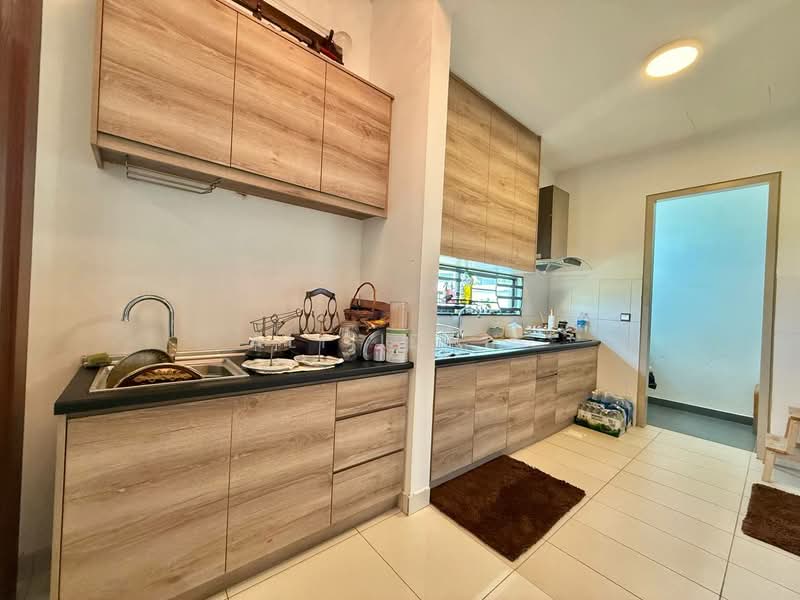 Cluster House for Sale in Telok Panglima Garang (Selangor) - Ali Idris - Kitchen - PropertyGuru.com.my