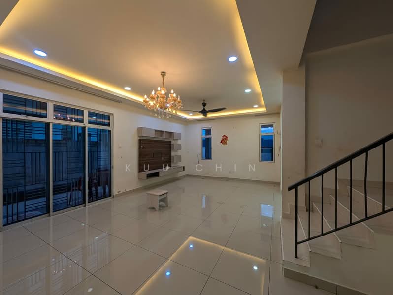 Rumah Kluster untuk Dijual di Taman Lagenda Putra (Kulai) - Kuu Chin - Living Room - PropertyGuru.com.my