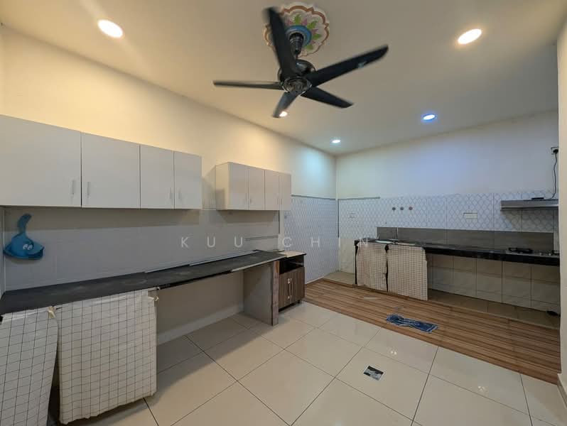 Rumah Kluster untuk Dijual di Taman Lagenda Putra (Kulai) - Kuu Chin - Kitchen - PropertyGuru.com.my