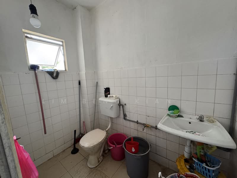 2-storey Terraced House for Sale in Usj 1 (Subang Jaya) - Lim Beng Kian . - Bathroom - PropertyGuru.com.my