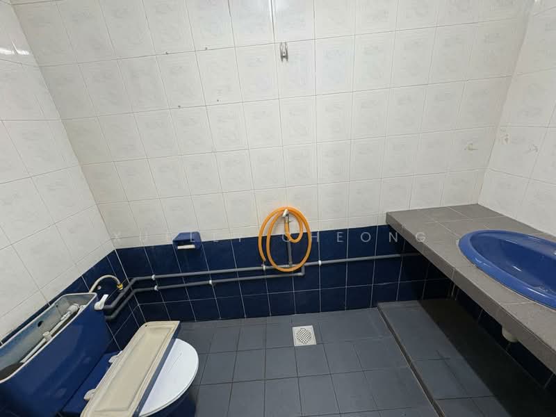 2-storey Terraced House for Sale in Taman Ungku Tun Aminah (Skudai) - Xuelly Cheong - Bathroom - PropertyGuru.com.my