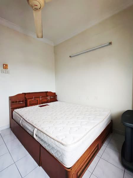 Kondominium untuk Disewa di Azuria Condominium - Jerry Tan - Bedroom - PropertyGuru.com.my