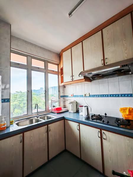 Kondominium untuk Disewa di Azuria Condominium - Jerry Tan - Kitchen - PropertyGuru.com.my