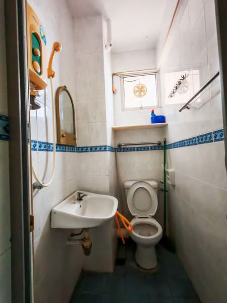 Kondominium untuk Disewa di Azuria Condominium - Jerry Tan - Bathroom - PropertyGuru.com.my