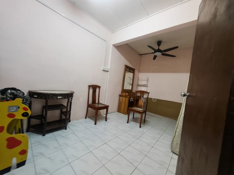 Rumah Teres 2 Tingkat untuk Disewa di Taman Nusa Damai (Pasir Gudang) - Eric Tang - Bedroom - PropertyGuru.com.my