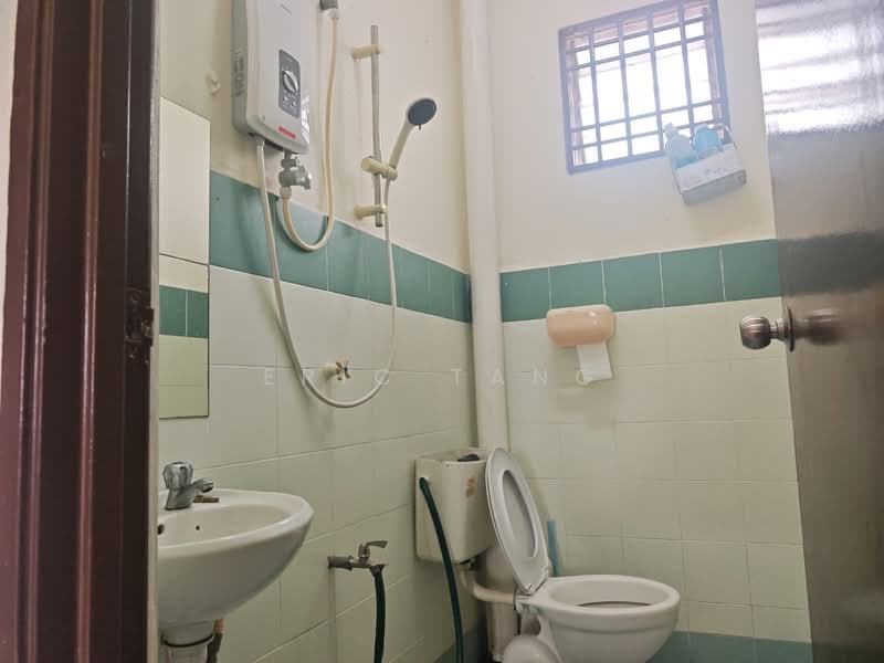 Rumah Teres 2 Tingkat untuk Disewa di Taman Nusa Damai (Pasir Gudang) - Eric Tang - Bathroom - PropertyGuru.com.my