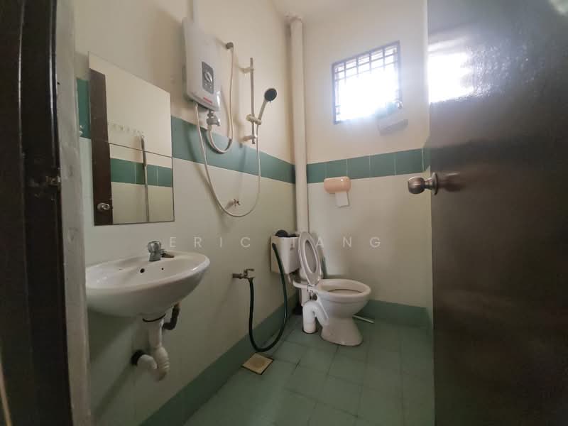 Rumah Teres 2 Tingkat untuk Disewa di Taman Nusa Damai (Pasir Gudang) - Eric Tang - Bathroom - PropertyGuru.com.my