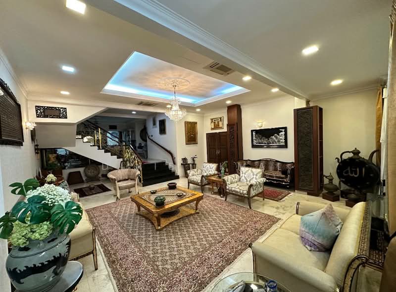 Rumah Berkembar untuk Dijual di Petaling Jaya (Selangor) - Dinie Akmal - Living Room - PropertyGuru.com.my