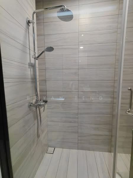 Servis Apartment untuk Dijual di Straits Residences - Bryan Teng - Bathroom - PropertyGuru.com.my