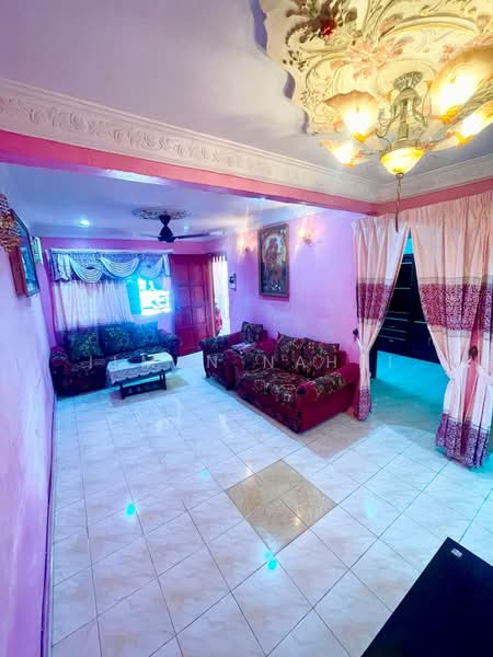 1-storey Terraced House for Sale in Taman Seri Timah (Seri Kembangan) - Ilman Nahri - Living Room - PropertyGuru.com.my