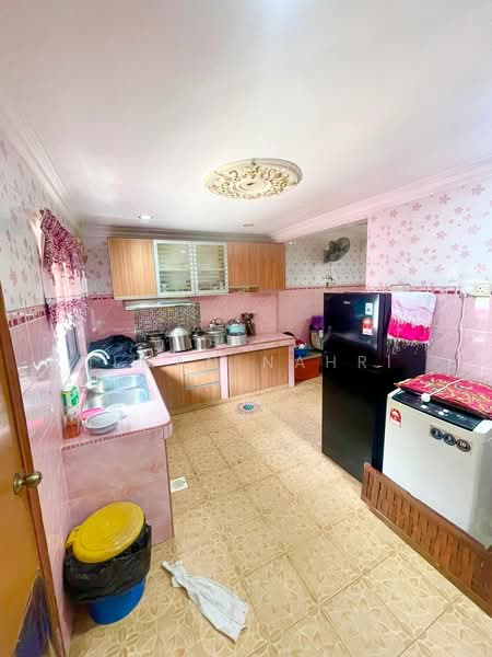 1-storey Terraced House for Sale in Taman Seri Timah (Seri Kembangan) - Ilman Nahri - Kitchen - PropertyGuru.com.my