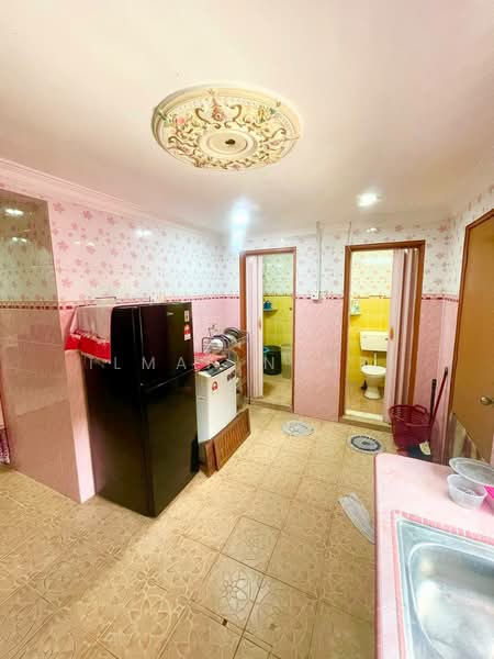 1-storey Terraced House for Sale in Taman Seri Timah (Seri Kembangan) - Ilman Nahri - Kitchen - PropertyGuru.com.my