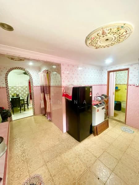 1-storey Terraced House for Sale in Taman Seri Timah (Seri Kembangan) - Ilman Nahri - Kitchen - PropertyGuru.com.my
