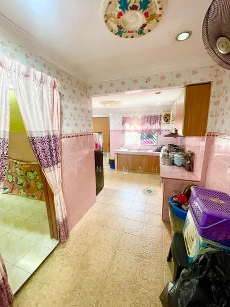 1-storey Terraced House for Sale in Taman Seri Timah (Seri Kembangan) - Ilman Nahri - Kitchen - PropertyGuru.com.my