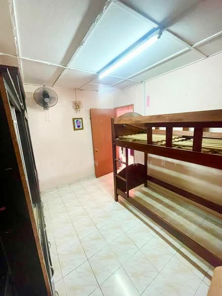 1-storey Terraced House for Sale in Taman Seri Timah (Seri Kembangan) - Ilman Nahri - Bedroom - PropertyGuru.com.my