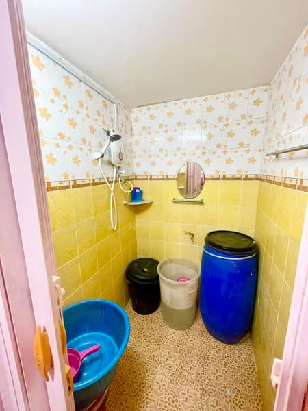 1-storey Terraced House for Sale in Taman Seri Timah (Seri Kembangan) - Ilman Nahri - Bathroom - PropertyGuru.com.my