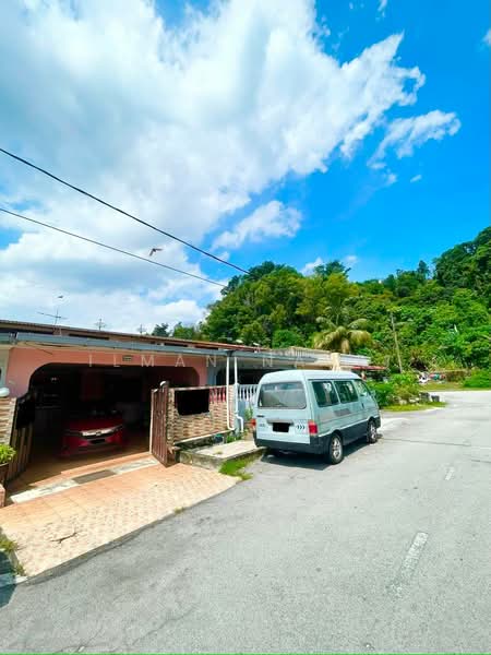 1-storey Terraced House for Sale in Taman Seri Timah (Seri Kembangan) - Ilman Nahri - Exterior - PropertyGuru.com.my