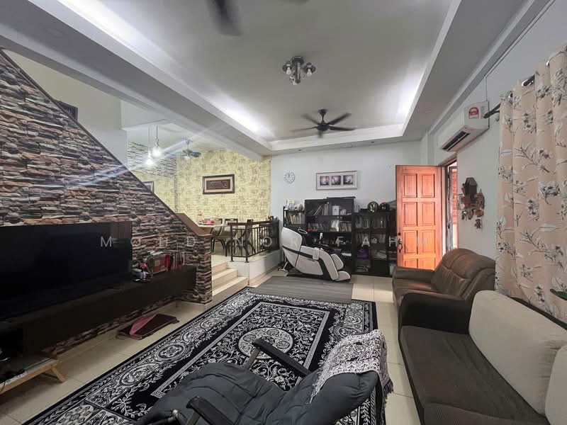 Rumah Teres 2 Tingkat untuk Dijual di Alam Budiman (Shah Alam) - Mohd Nor Fahmi - Living Room - PropertyGuru.com.my