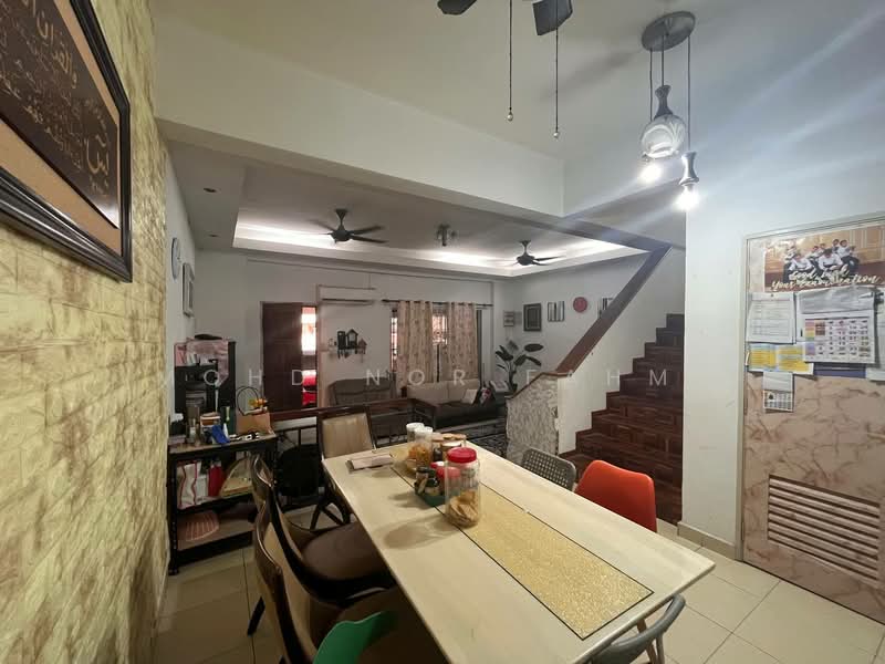 Rumah Teres 2 Tingkat untuk Dijual di Alam Budiman (Shah Alam) - Mohd Nor Fahmi - Dining Room - PropertyGuru.com.my