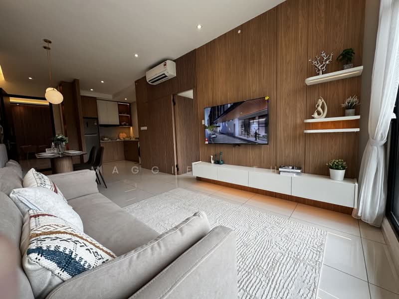 Servis Apartment untuk Dijual di Topaz @ Crest@Austin - Maggieee Thu - Living Room - PropertyGuru.com.my