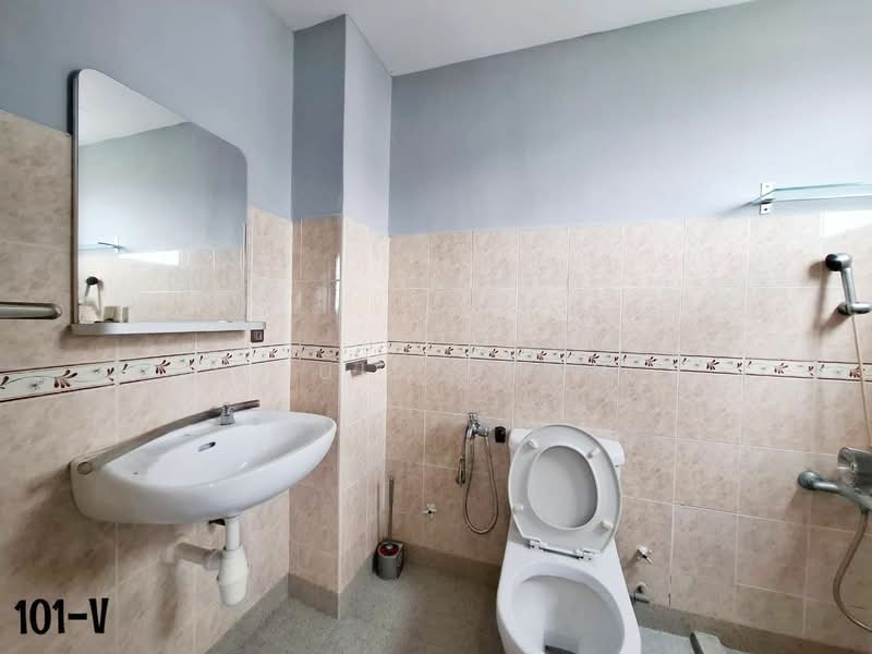 Kondominium untuk Disewa di Pelangi Heights - Louis Chan - Bathroom - PropertyGuru.com.my