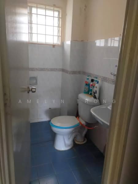 Pangsapuri untuk Dijual di Pangsapuri Sri Camellia - Amelyn Thong - Bathroom - PropertyGuru.com.my