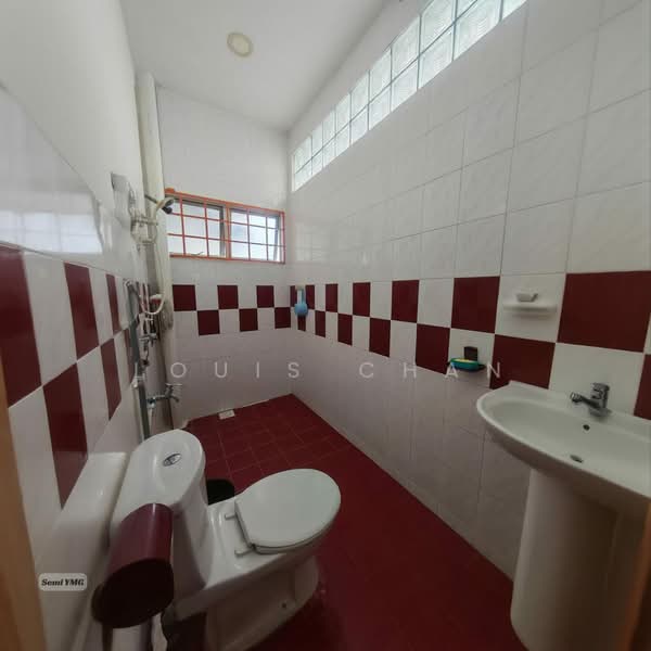 2-storey Terraced House for Sale in Taman Mujur (Klang) - Louis Chan - Bathroom - PropertyGuru.com.my