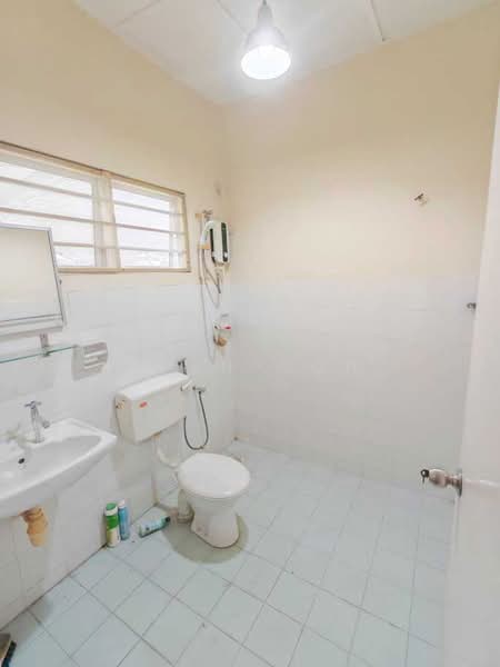 2-storey Terraced House for Rent in Saujana Puchong (Puchong) - Evan Goh - Bathroom - PropertyGuru.com.my
