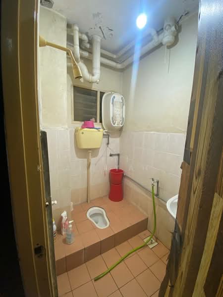 Apartment for Sale at Rose Apartment - SITI KHAIRIYAH JAAFAR - Bathroom - PropertyGuru.com.my