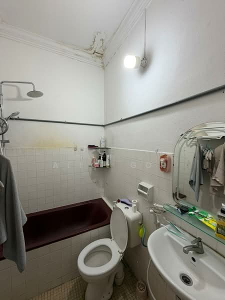 1-storey Terraced House for Sale in Taman Perling (Perling) - Alice Goh - Bathroom - PropertyGuru.com.my