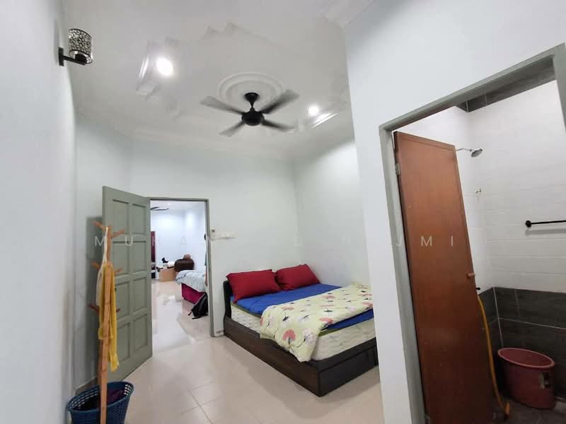 Semi-Detached House for Sale in Kampung Sura Tengah (Sura) - Muhammad Najmi - Bedroom - PropertyGuru.com.my