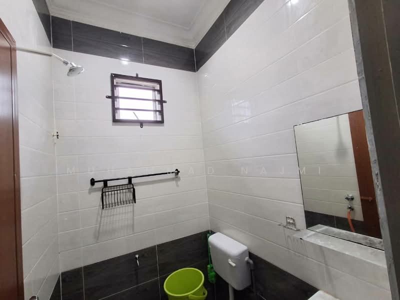 Semi-Detached House for Sale in Kampung Sura Tengah (Sura) - Muhammad Najmi - Bathroom - PropertyGuru.com.my