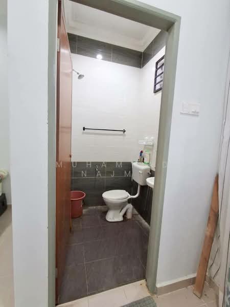 Semi-Detached House for Sale in Kampung Sura Tengah (Sura) - Muhammad Najmi - Bathroom - PropertyGuru.com.my