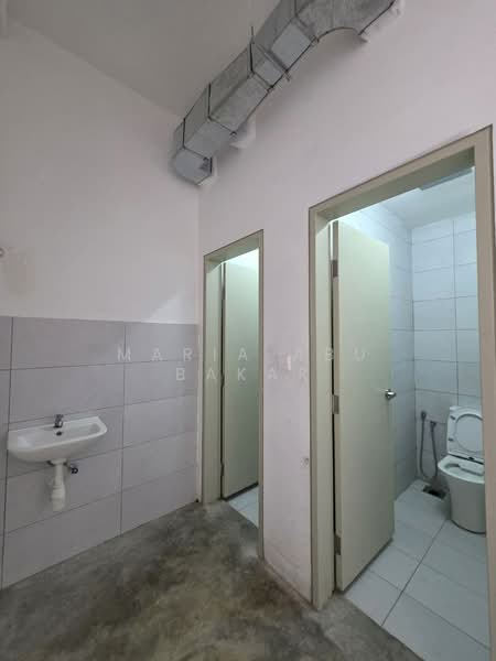 Kedai untuk Disewa di U6, Taman Desa Subang Permai (Shah Alam) - Maria Abu Bakar - Bathroom - PropertyGuru.com.my