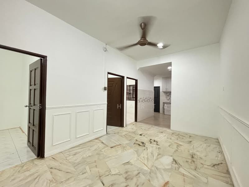 1-storey Terraced House for Sale in Telok Panglima Garang (Selangor) - Syukor Hartanah - Living Room - PropertyGuru.com.my