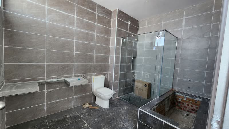 Rumah Berkembar untuk Dijual di Bandar Dato Onn (Tebrau) - Jeremy Goh - Bathroom - PropertyGuru.com.my